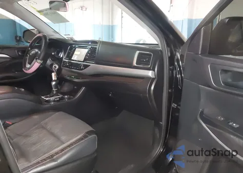 2016 Toyota Highlander Le Plus V6 z USA, uszkodzony, nr VIN 5TDBKRFH4GS307182